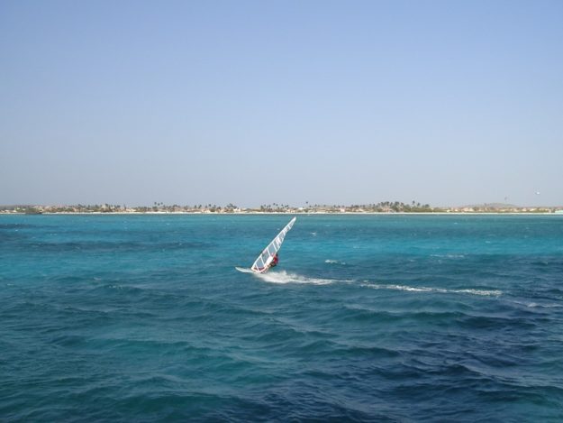 o que fazer em aruba windsurf