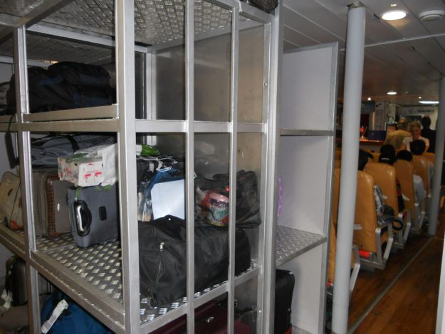 ilhas-gregas-interior-catamara