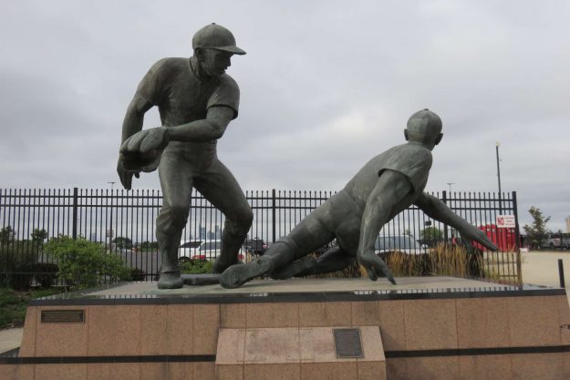 Estátua no caminho para o estádio dos Phillies.