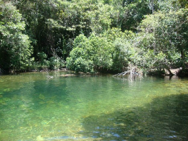 rio caminho cachoeira do segredo chapada dos veadeiros