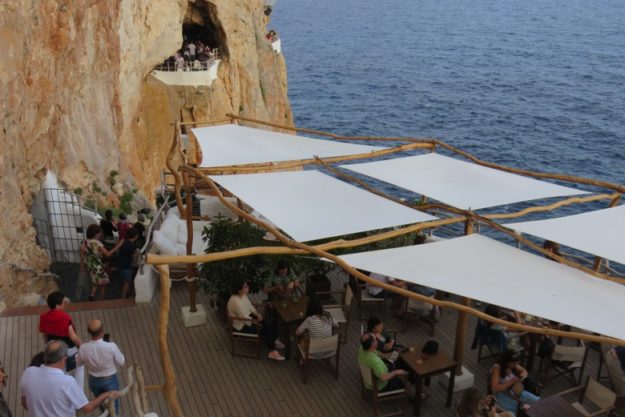 bar cova den xoroi menorca