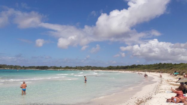 praia son saura menorca espanha