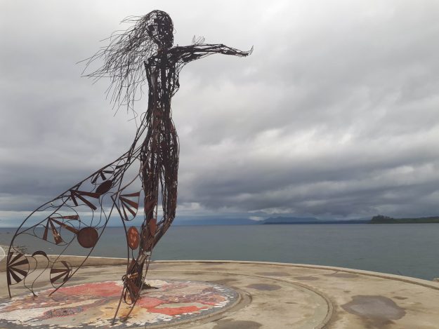orla-de-puerto-varas-estatua