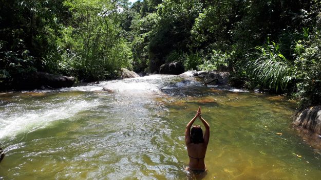 mulher no poção do maromba em visconde de mauá