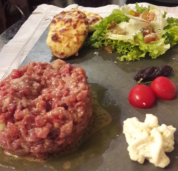 Steak tartar do Bistrô das Meninas