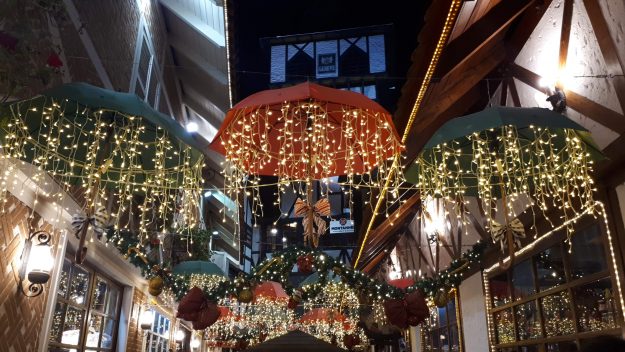 Vila Capivari enfeitada para Natal