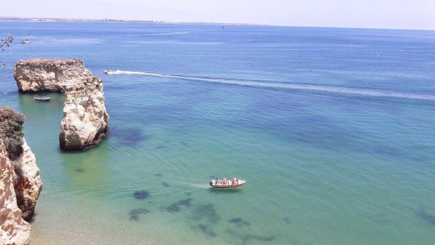 como ir de lagos a lagos praia do pinhao