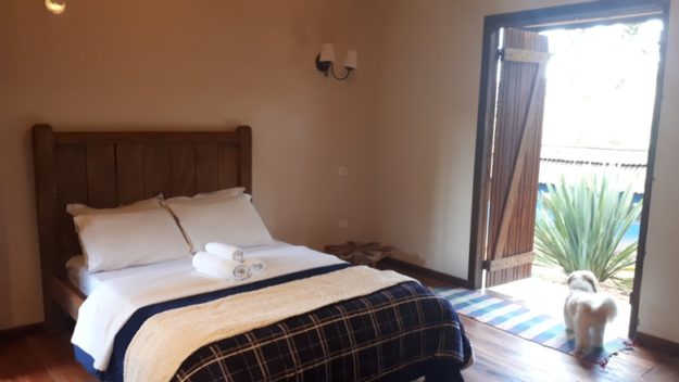 quarto pousada cantinho da simone campos do jordao onde ficar