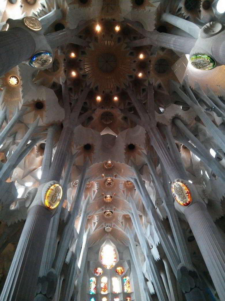 o-que-fazer-em-barcelona-interior-sagrada-familia
