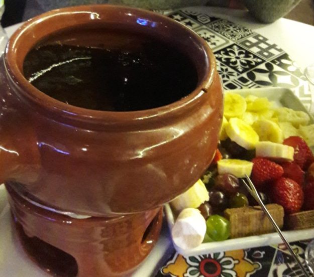 fondue de chocolate o boteco de minas campos do jordao